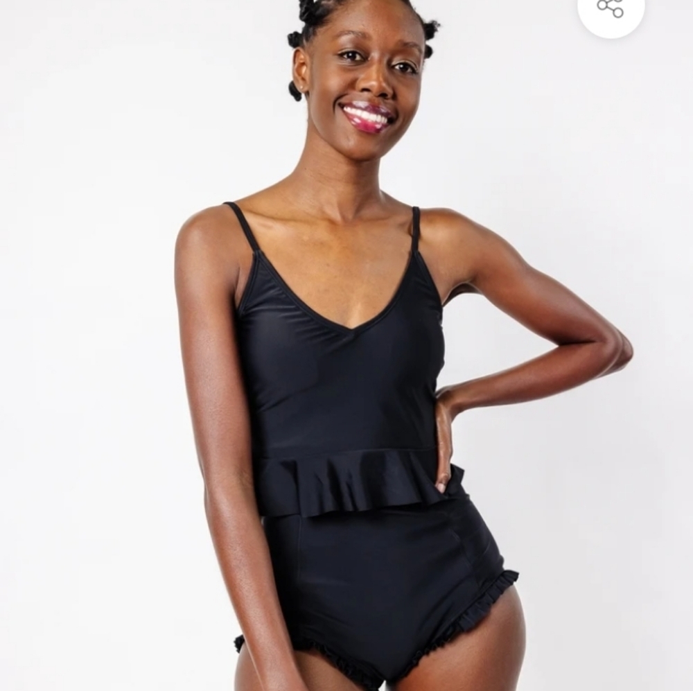 Kortni Jeane Black Scoop Back Top size Med NWT